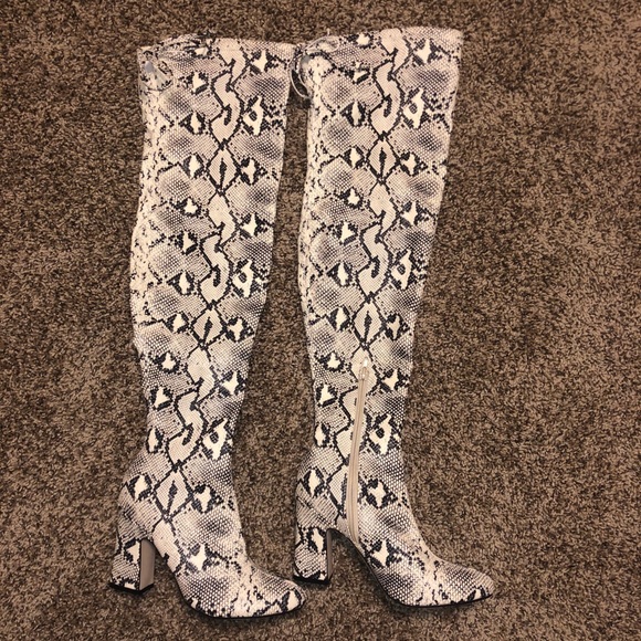 Over the knee boots - Picture 3 of 3